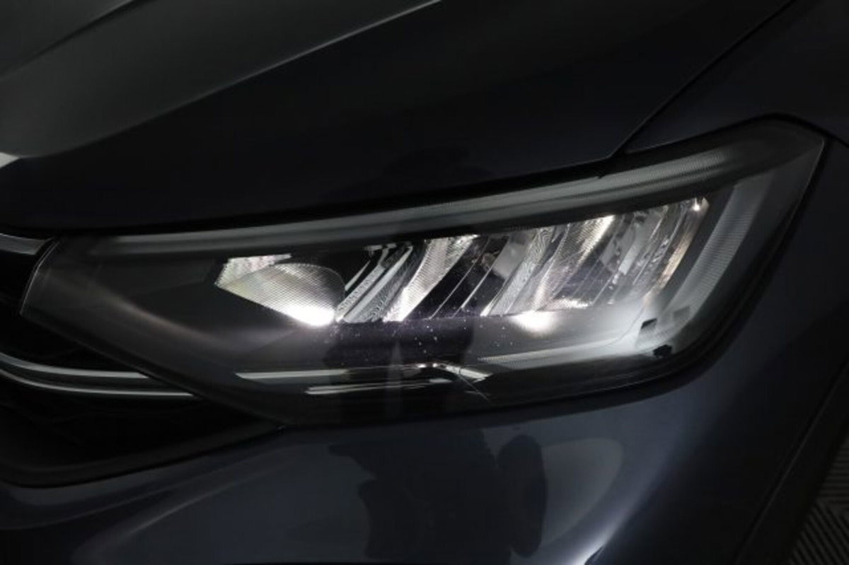 Volkswagen Taigo 1.0 tsi R-Line 115cv (9)