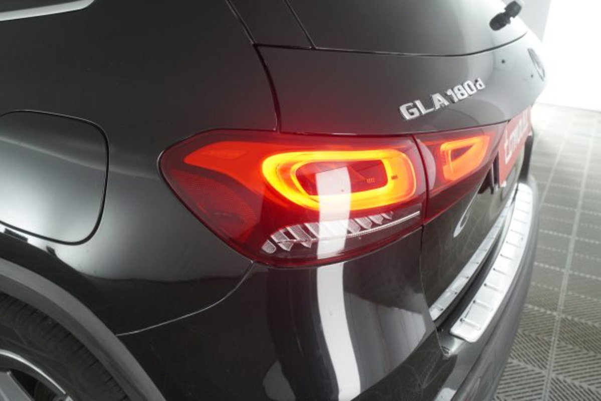 Mercedes-Benz CLA Shooting Brake 180 d Automatic Shooting Brake Premium (17)