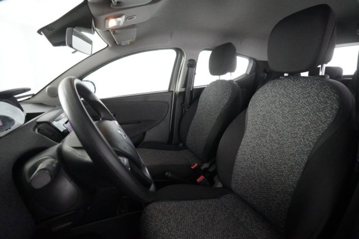 Lancia Ypsilon 1.0 FireFly 5 porte S&S Hybrid Ecochic Silver (10)
