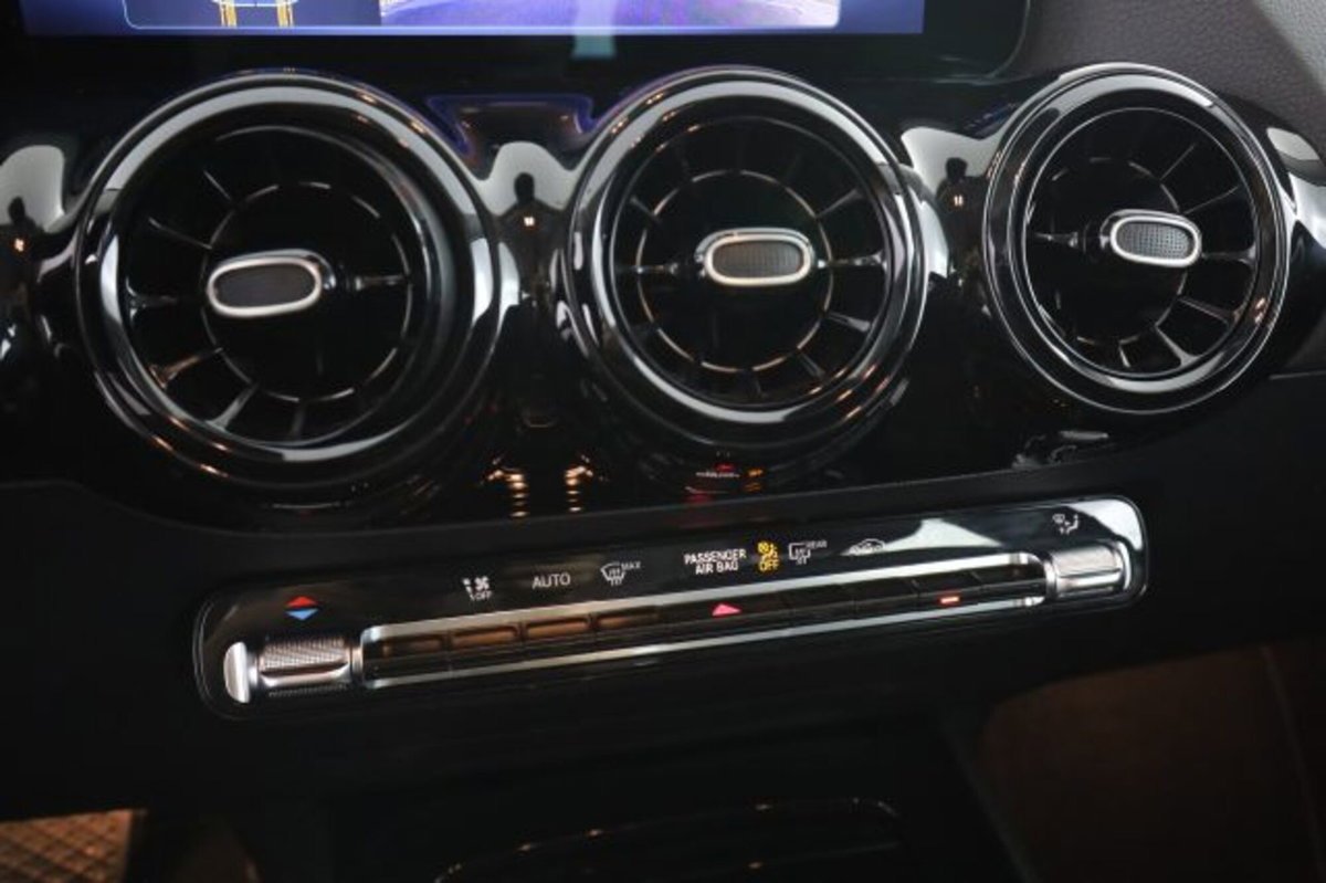 Mercedes-Benz CLA Shooting Brake 180 d Advanced auto (13)