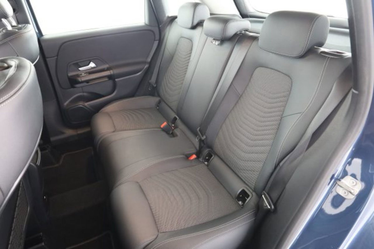 Mercedes-Benz CLA Shooting Brake 180 d Advanced auto (3)