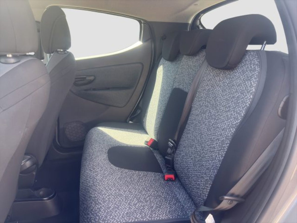 Lancia Ypsilon 1.0 FireFly 5 porte S&S Hybrid Silver Plus (10)