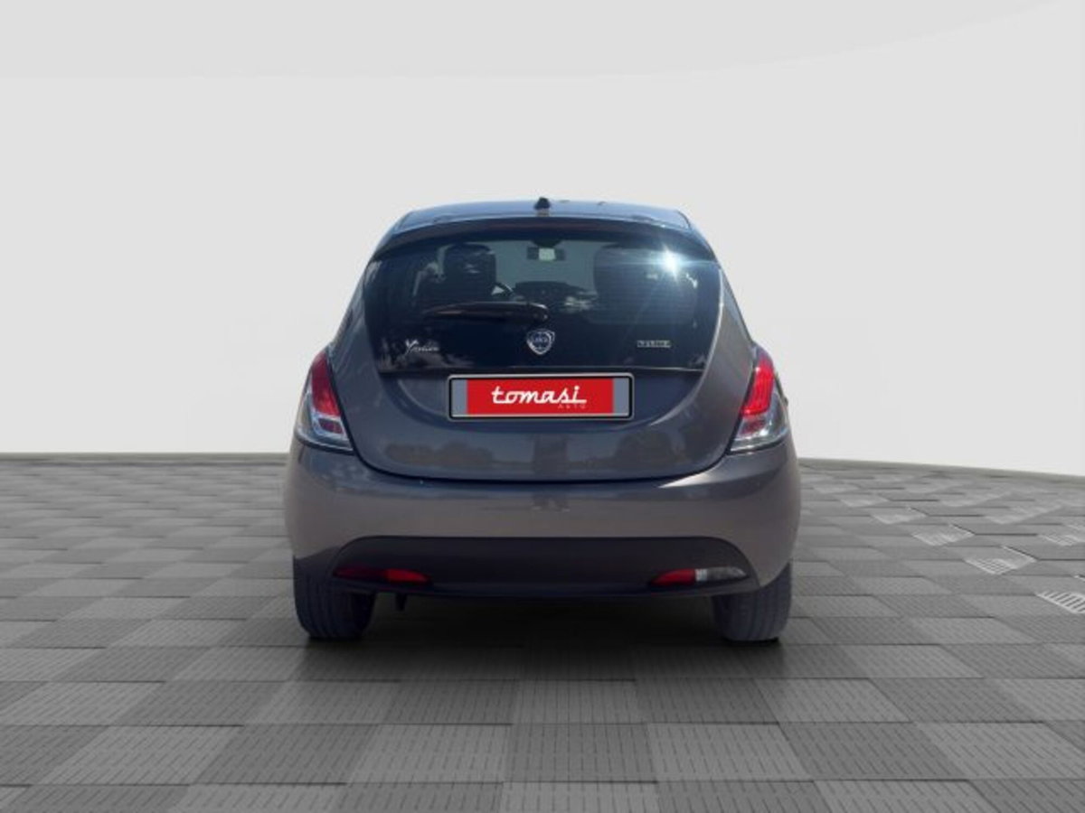Lancia Ypsilon 1.0 FireFly 5 porte S&S Hybrid Silver Plus (4)
