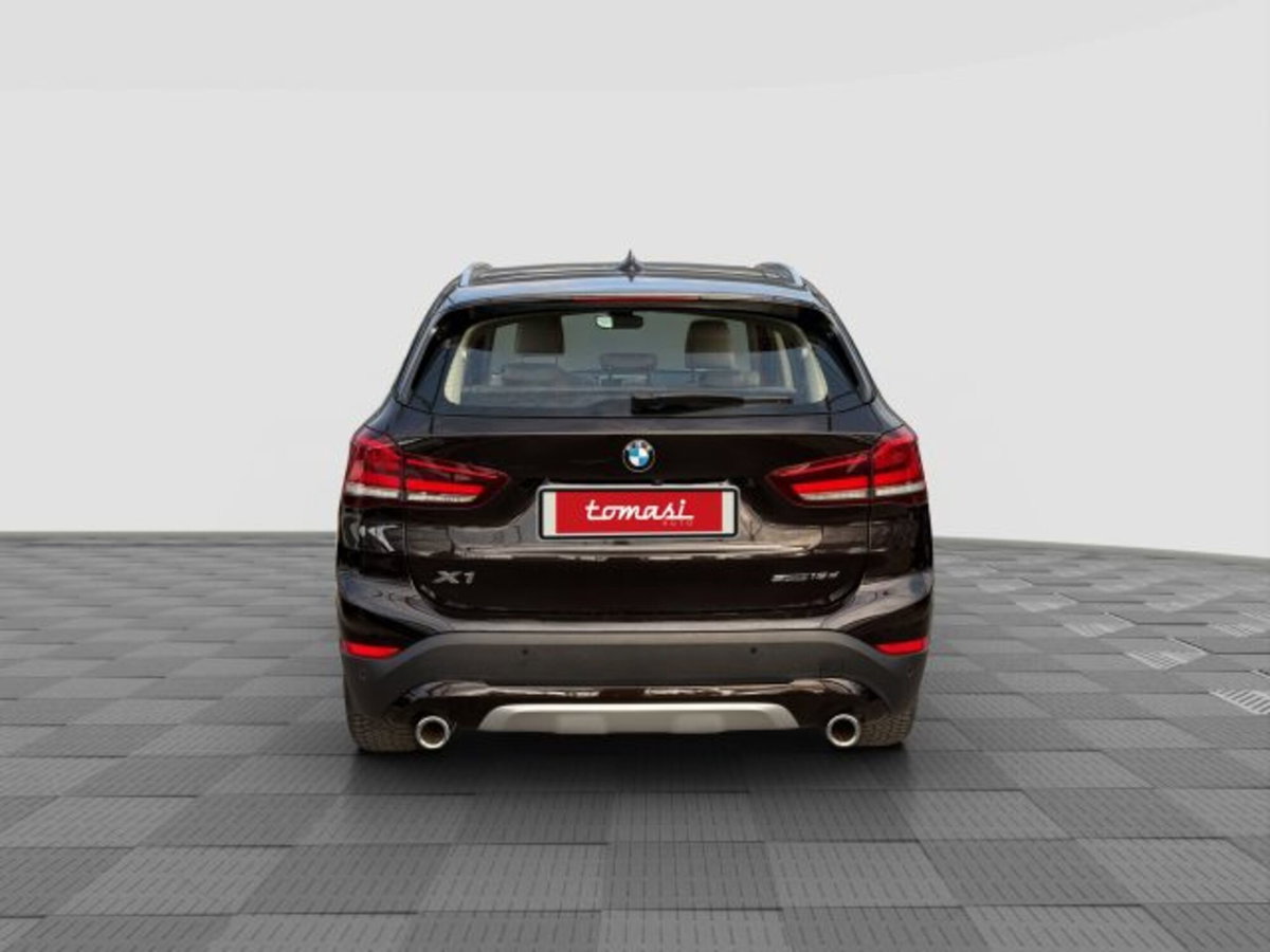 BMW X1 sDrive18d xLine Plus (4)