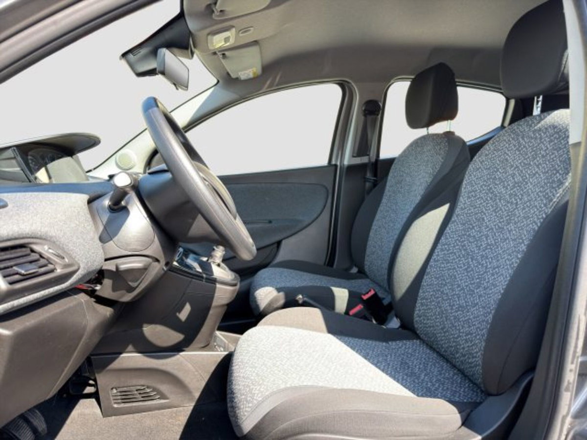 Lancia Ypsilon 1.0 FireFly 5 porte S&S Hybrid Silver Plus (11)