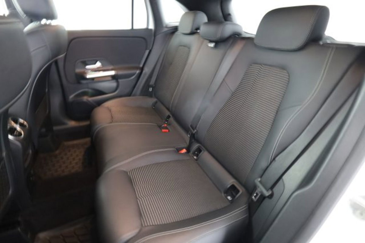 Mercedes-Benz CLA Shooting Brake 200 d Automatic Shooting Brake Sport (3)