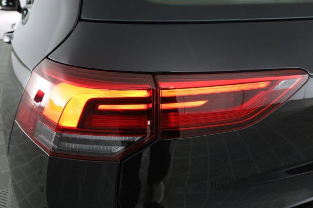 Volkswagen Golf Variant 2.0 TDI SCR DSG Life (10)