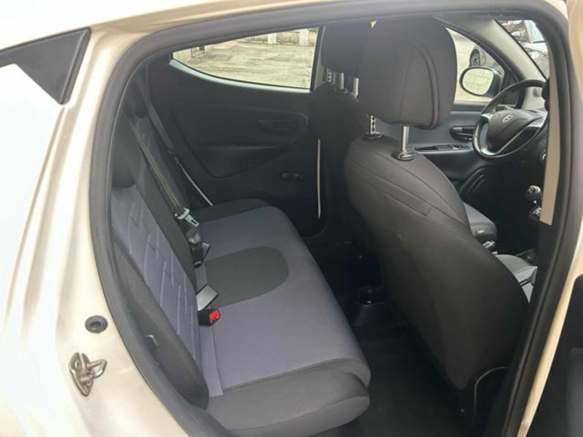 Lancia Ypsilon 1.0 FireFly 5 porte S&S Hybrid Gold Plus (10)