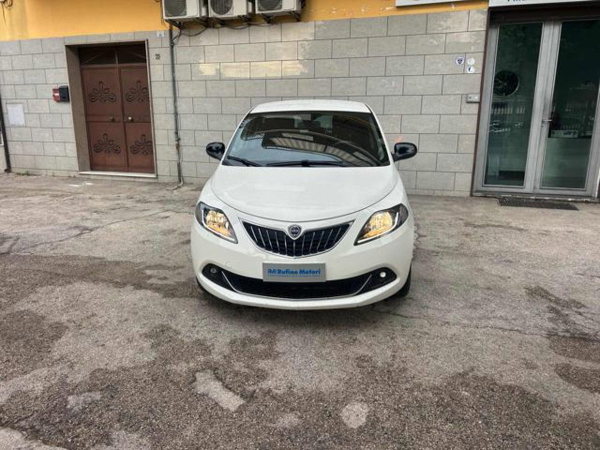 Lancia Ypsilon 1.0 FireFly 5 porte S&S Hybrid Gold Plus (2)