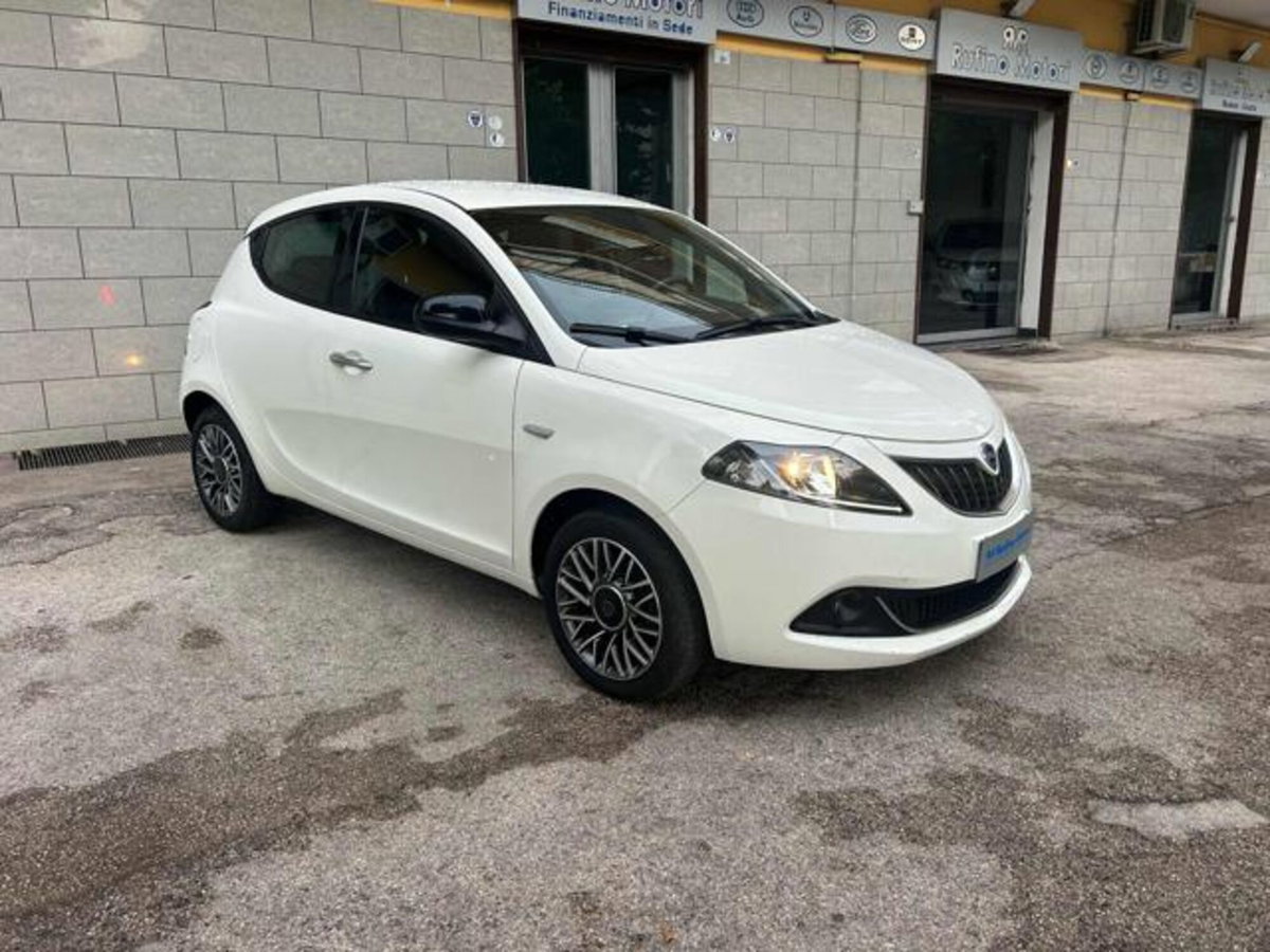 Lancia Ypsilon 1.0 FireFly 5 porte S&S Hybrid Gold Plus (3)
