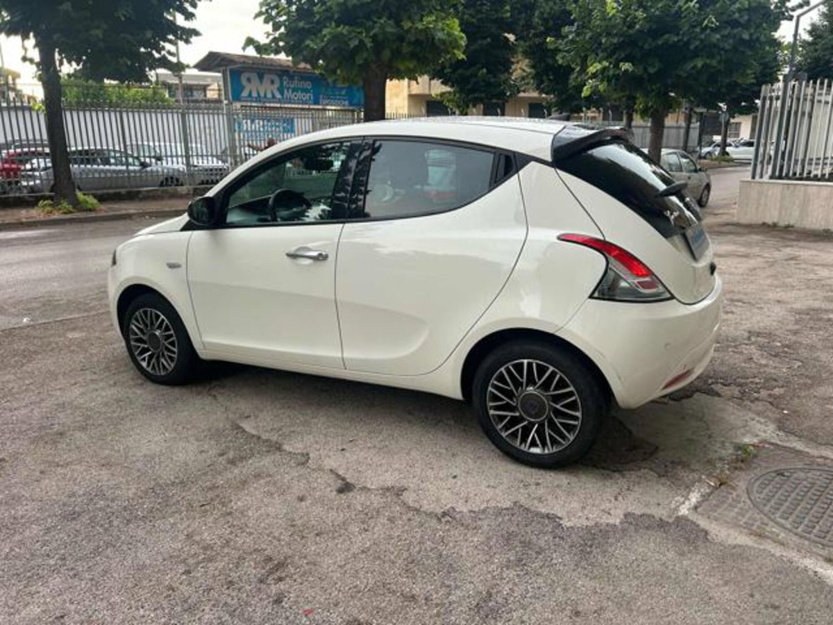 Lancia Ypsilon 1.0 FireFly 5 porte S&S Hybrid Gold Plus (5)