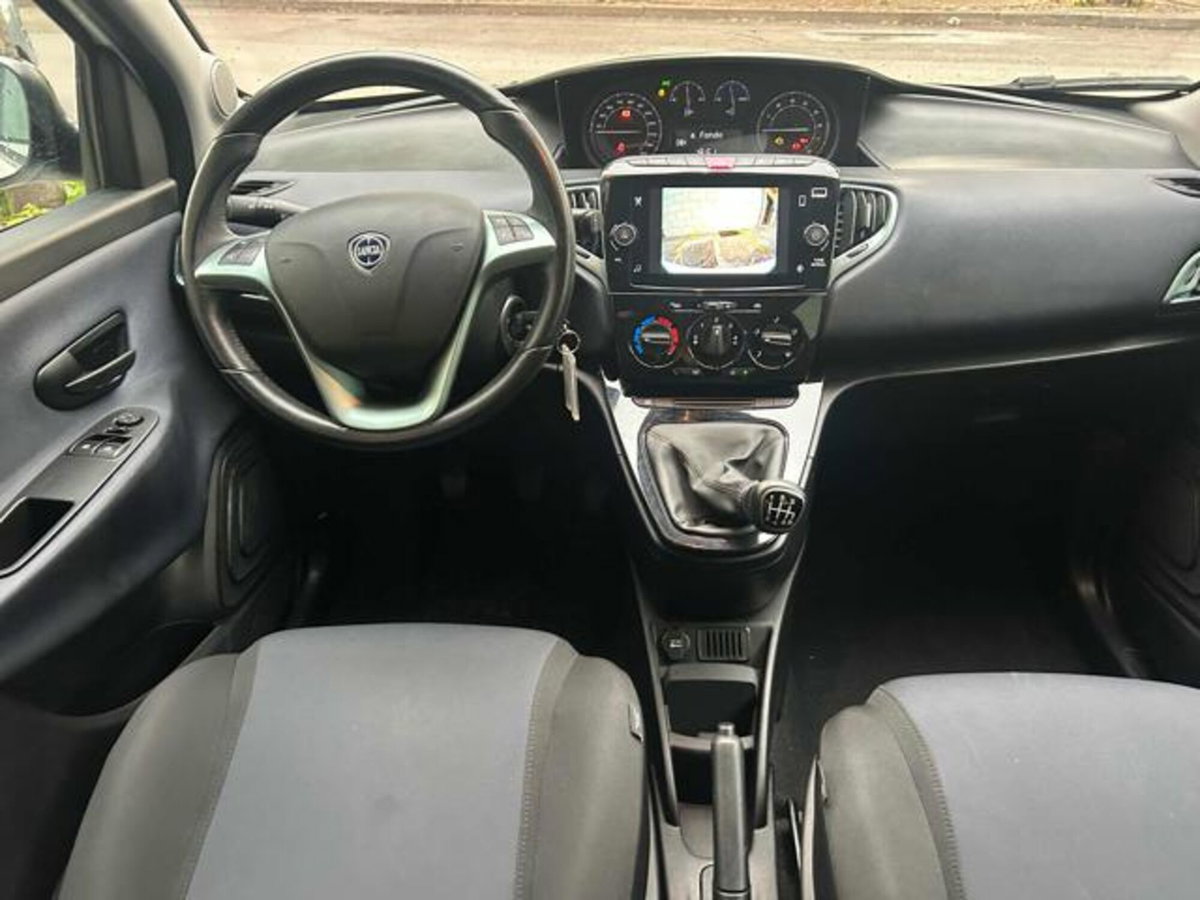 Lancia Ypsilon 1.0 FireFly 5 porte S&S Hybrid Gold Plus (6)