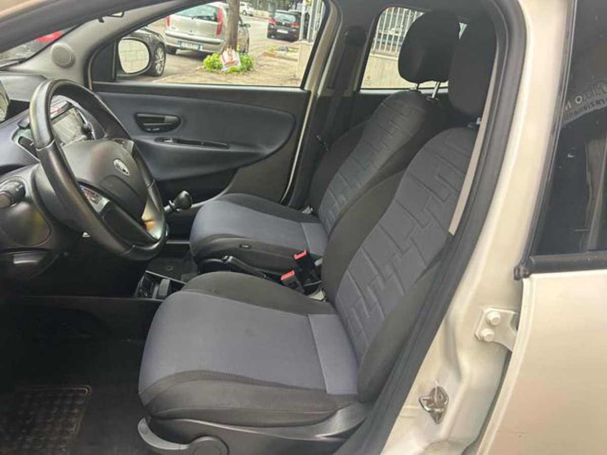 Lancia Ypsilon 1.0 FireFly 5 porte S&S Hybrid Gold Plus (7)