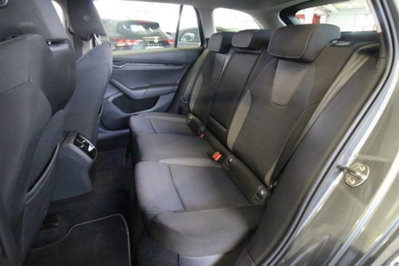 Skoda Octavia Station Wagon 2.0 TDI EVO SCR DSG Wagon Executive (12)