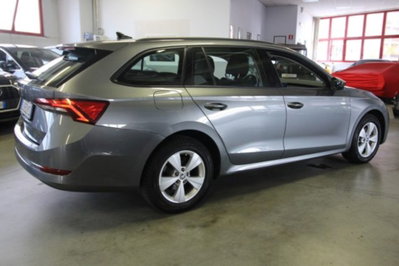 Skoda Octavia Station Wagon 2.0 TDI EVO SCR DSG Wagon Executive (5)