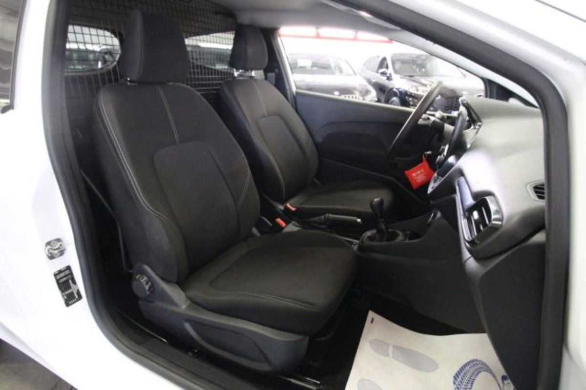 Ford Fiesta 1.0 MHEV 125 CV 3 porte  Trend (19)