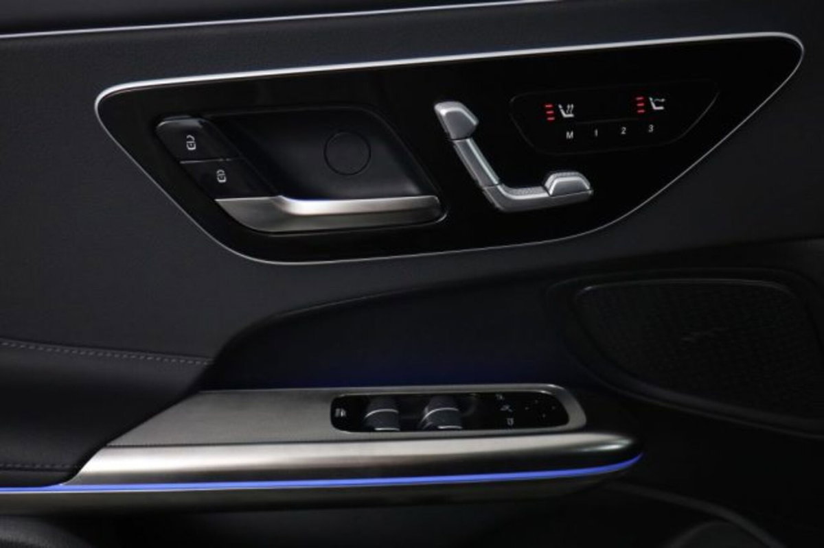 Mercedes-Benz CLE Cabrio 200 AMG Line Premium auto (13)