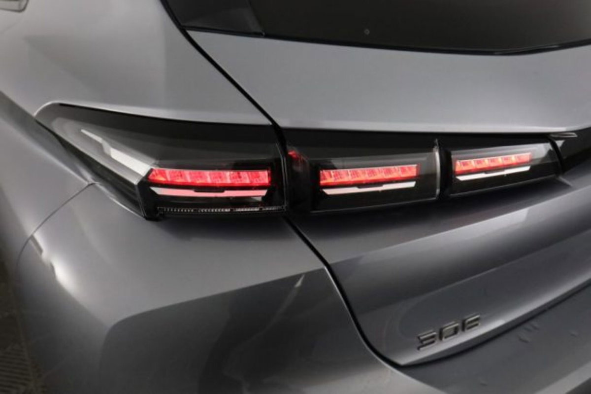 Peugeot 308 PureTech Turbo 130 S&S EAT8 Allure (10)
