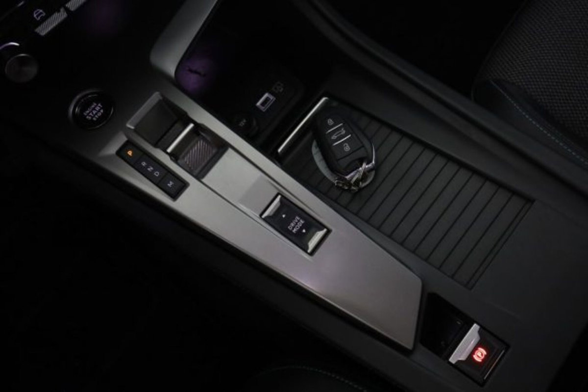 Peugeot 308 PureTech Turbo 130 S&S EAT8 Allure (13)