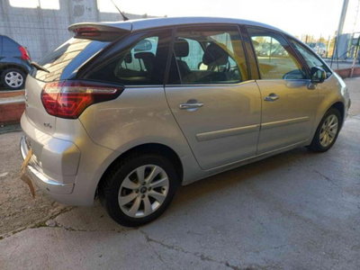 Citroen C4 Picasso 1.6 HDi 110 FAP Exclusive (6)