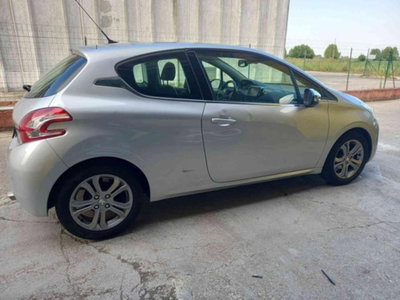 Peugeot 208 VTi 82 CV 3 porte Allure (6)