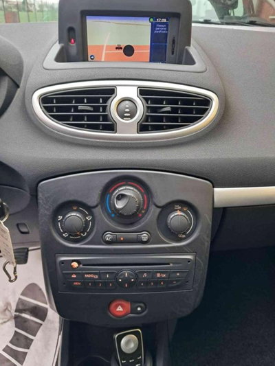 Renault Clio 1.2 16V 5 porte Luxe (13)