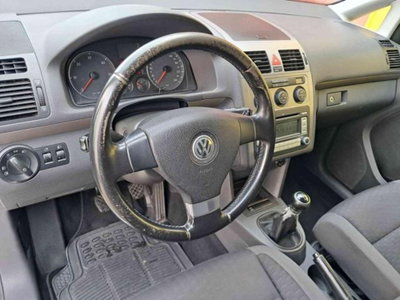 Volkswagen Touran 16V TDI Highline (13)