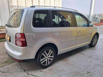 Volkswagen Touran 16V TDI Highline (7)