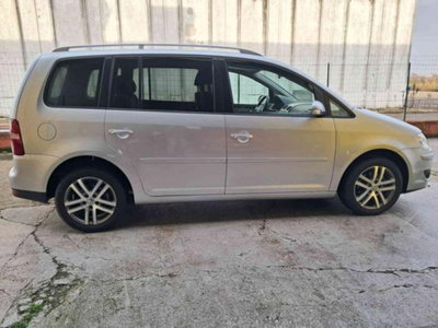 Volkswagen Touran 16V TDI Highline (8)