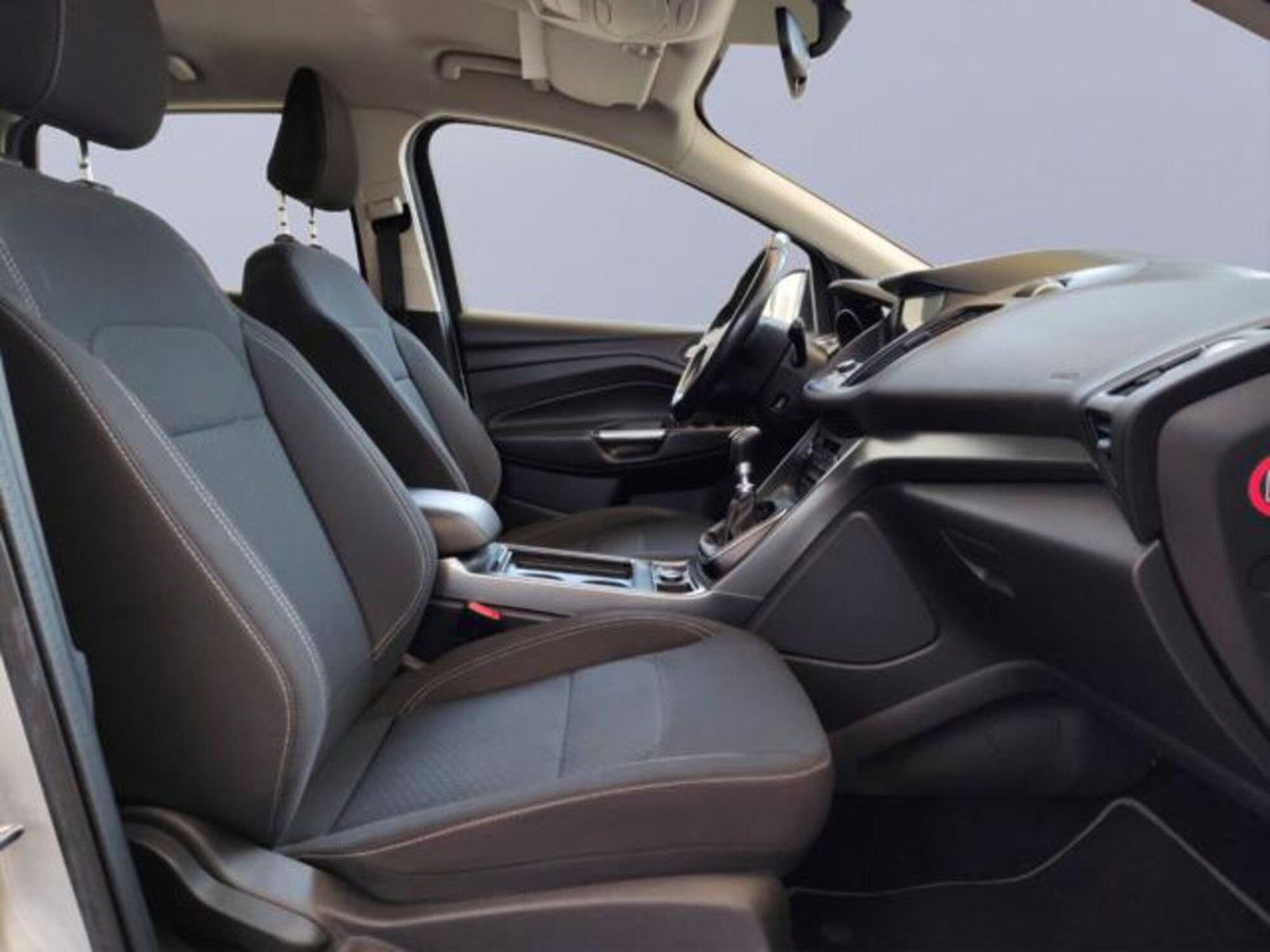Ford Kuga 1.5 TDCI 120 CV S&S 2WD Plus (10)