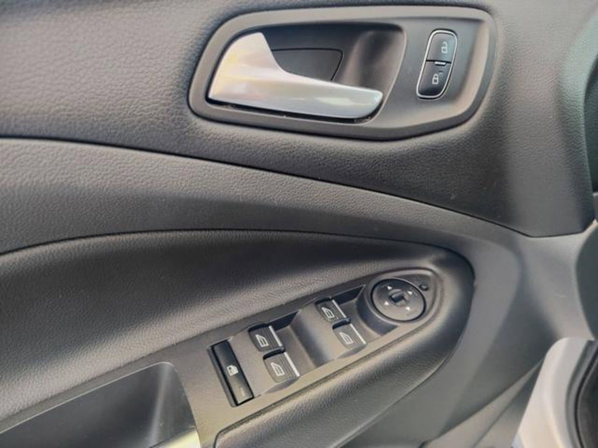 Ford Kuga 1.5 TDCI 120 CV S&S 2WD Plus (18)