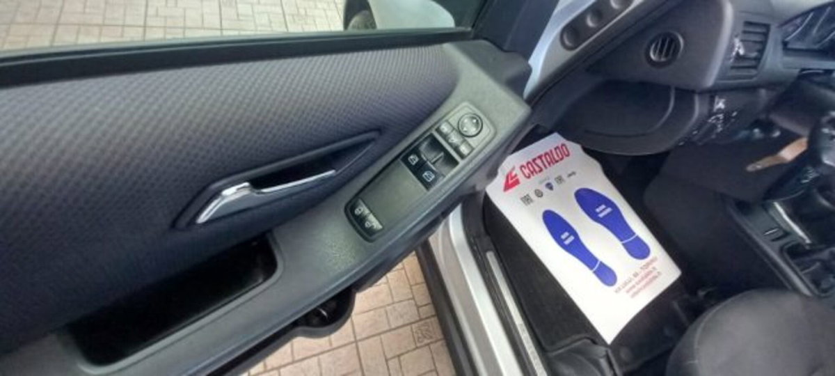 Mercedes-Benz Classe A 160 AUTOMATIC Premium (16)