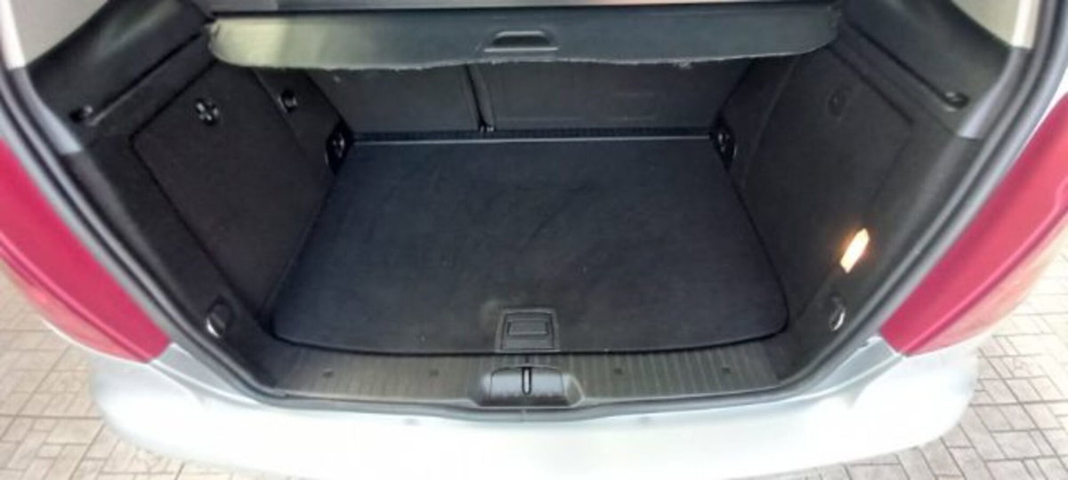 Mercedes-Benz Classe A 160 AUTOMATIC Premium (9)
