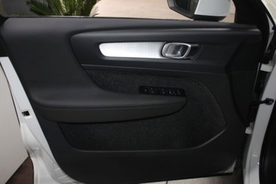 Volvo XC40 T5 Recharge Plug-in Hybrid Inscription Expression (9)