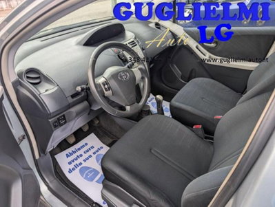 Toyota Yaris 1.3 5 porte Sol (13)