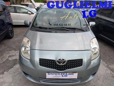 Toyota Yaris 1.3 5 porte Sol (2)