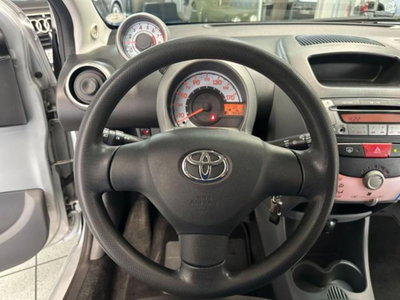 Toyota Aygo 1.0 12V VVT-i 5 porte (12)