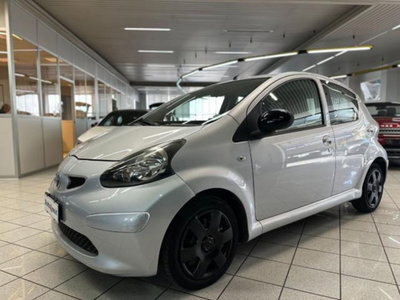 Toyota Aygo 1.0 12V VVT-i 5 porte (2)