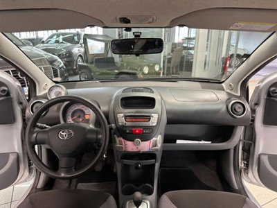 Toyota Aygo 1.0 12V VVT-i 5 porte (8)