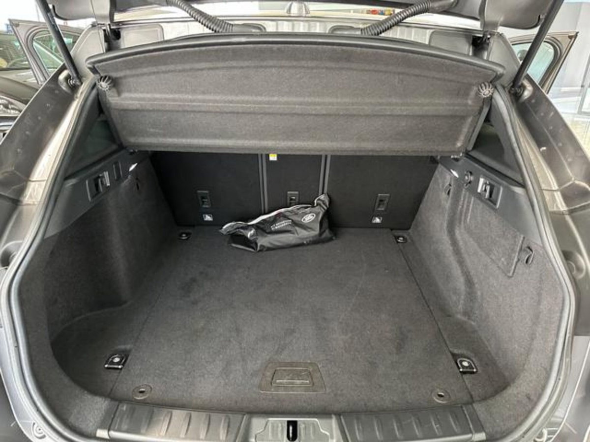 Jaguar F-Pace 2.0 D 180 CV AWD Pure (15)
