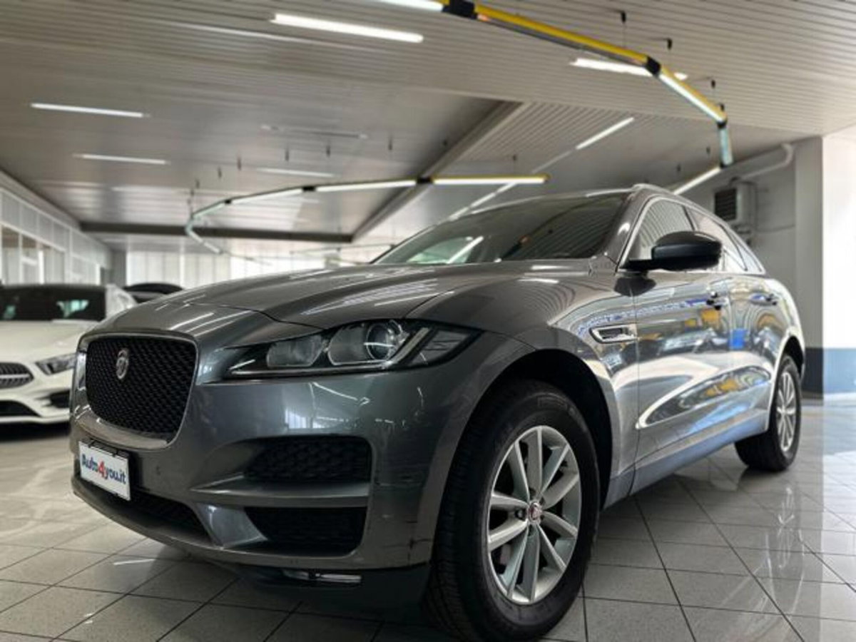 Jaguar F-Pace 2.0 D 180 CV AWD Pure (2)