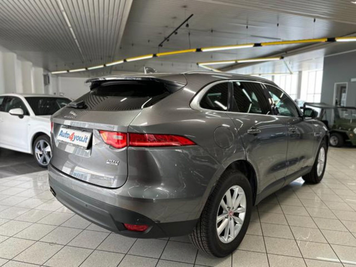 Jaguar F-Pace 2.0 D 180 CV AWD Pure (3)