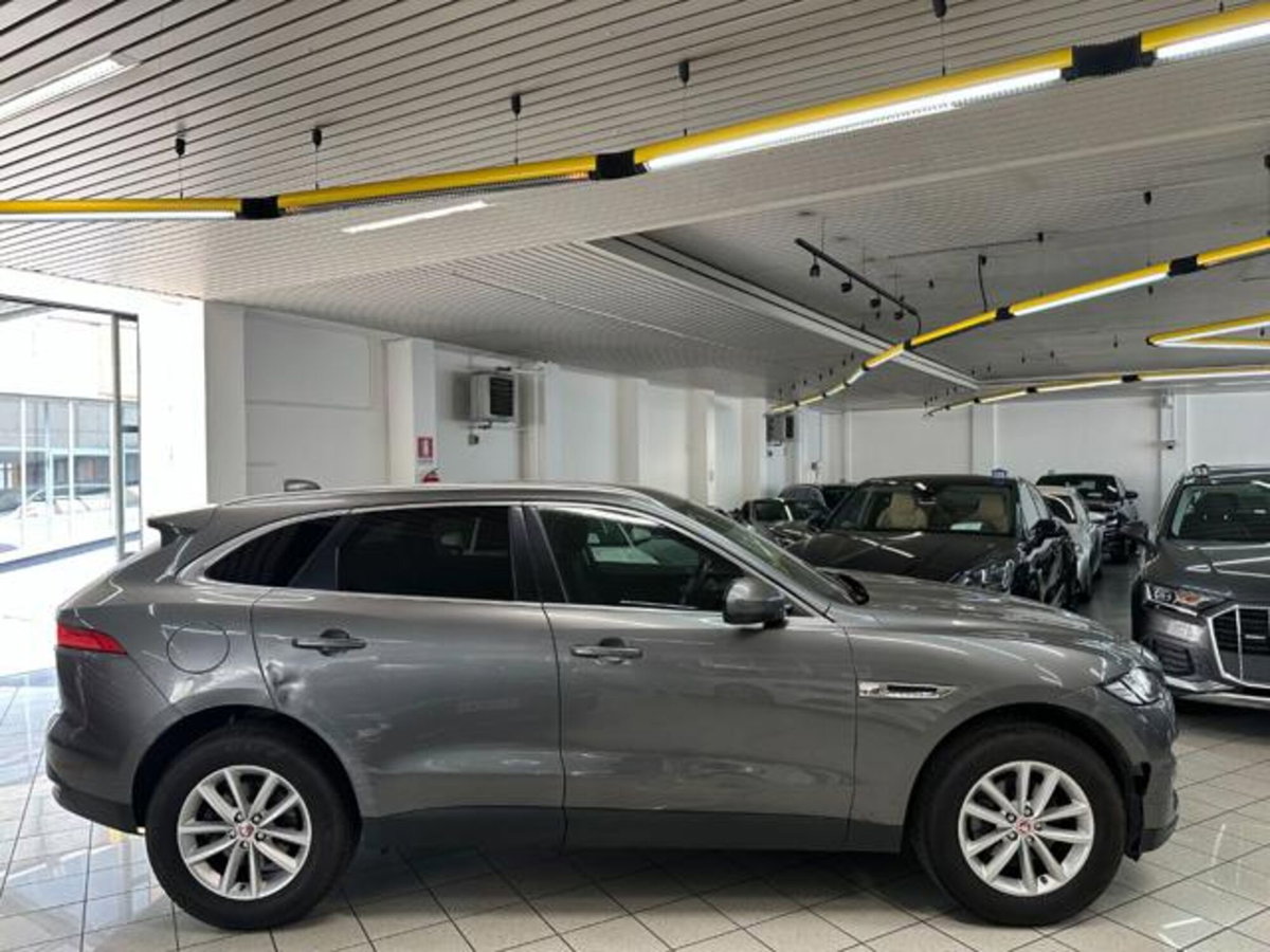 Jaguar F-Pace 2.0 D 180 CV AWD Pure (5)