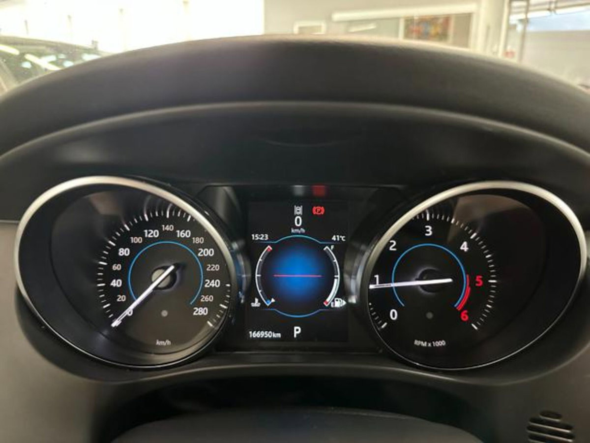 Jaguar F-Pace 2.0 D 180 CV AWD Pure (7)