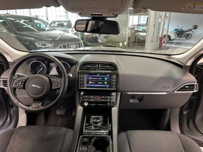 Jaguar F-Pace 2.0 D 180 CV AWD Pure (8)