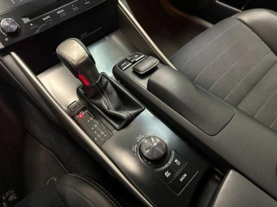 Lexus IS Hybrid Executive (14)