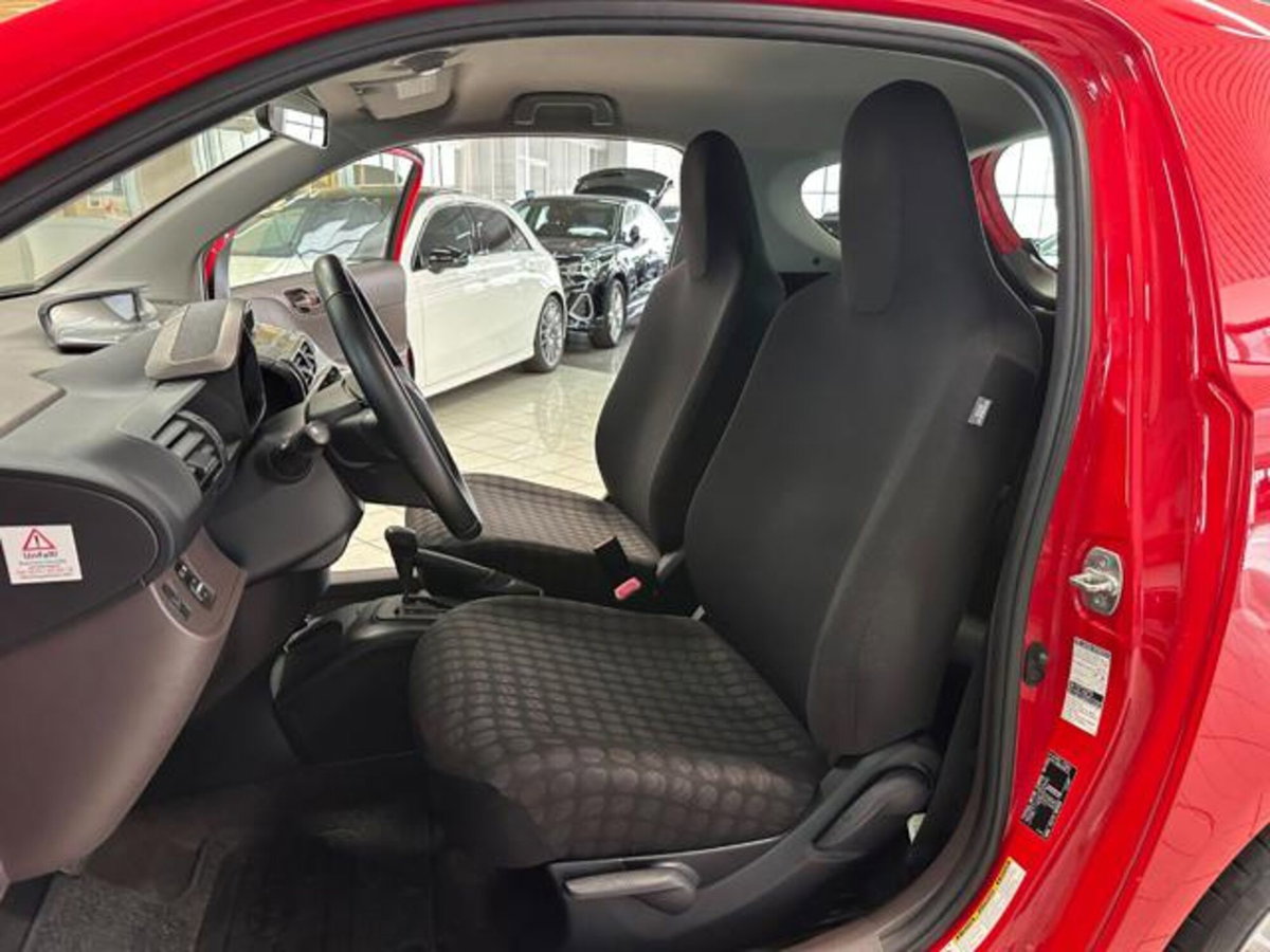 Toyota iQ 1.0 Multidrive (10)