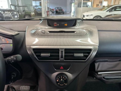 Toyota iQ 1.0 Multidrive (13)
