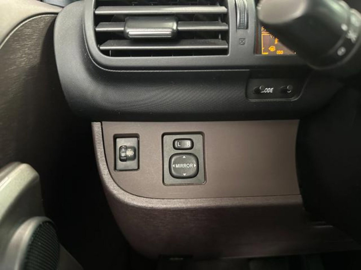 Toyota iQ 1.0 Multidrive (17)