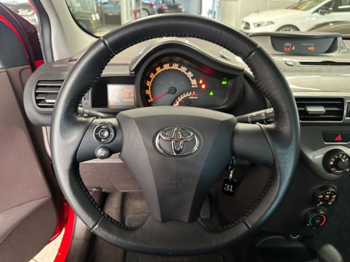 Toyota iQ 1.0 Multidrive (18)
